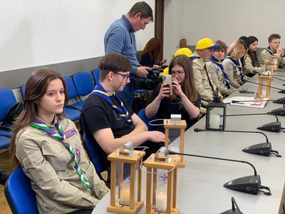 Доправлять в усі куточки країни: у Києві скаути передали Вифлеємський вогонь миру Доправлять в усі куточки країни: у Києві скаути передали Вифлеємський вогонь миру