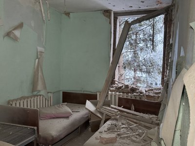 "Полум’я швидко поширювалось": уламки "шахедів" спричинили пожежу і руйнування у Сумах "Полум’я швидко поширювалось": уламки "шахедів" спричинили пожежу і руйнування у Сумах