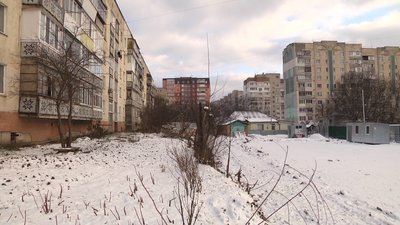 Мешканці п'ятиповерхівки у Хмельницькому проти будівництва дев'ятиповерхівки: у чому причина Мешканці п'ятиповерхівки у Хмельницькому проти будівництва дев'ятиповерхівки: у чому причина
