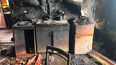 У Корюківському районі під час пожежі в житловому будинку загинула жінка У Корюківському районі під час пожежі в житловому будинку загинула жінка