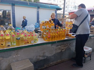 Ціна на олію зросла: чому дорожчає соняшникова олія на Хмельниччині Ціна на олію зросла: чому дорожчає соняшникова олія на Хмельниччині