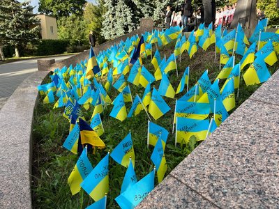 В Ужгороді вшанували пам’ять полеглих захисників і захисниць України В Ужгороді вшанували пам’ять полеглих захисників і захисниць України