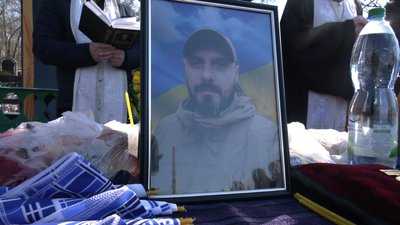 У Кропивницькому попрощалися з чотирма загиблими на війні з РФ військовими У Кропивницькому попрощалися з чотирма загиблими на війні з РФ військовими