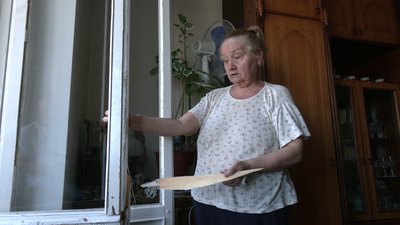 У Рівному міняють вікна після обстрілу У Рівному міняють вікна після обстрілу
