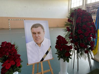 "Побудував пам'ять": на Черкащині попрощалися із Володимиром Лашкулом "Побудував пам'ять": на Черкащині попрощалися із Володимиром Лашкулом