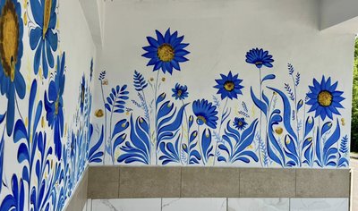 У селі на Волині розфарбували зупинку У селі на Волині розфарбували зупинку