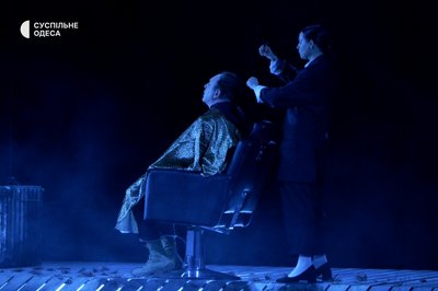 Про полон, втрату побратимів та перемогу: нову виставу показали в Одеському українському театрі Про полон, втрату побратимів та перемогу: нову виставу показали в Одеському українському театрі