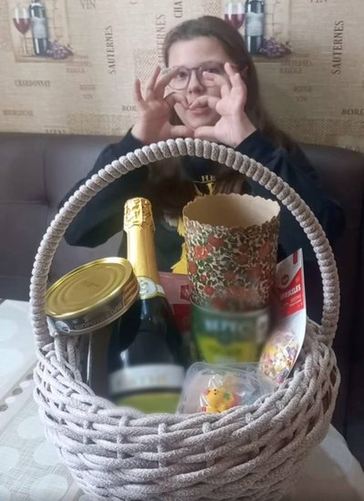 Девʼятирічна волонтерка з Черкащини розіграла великодній кошик щоб допомогти військовим Девʼятирічна волонтерка з Черкащини розіграла великодній кошик щоб допомогти військовим