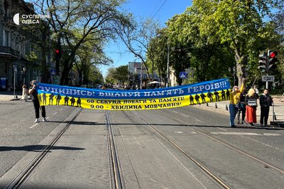 "Зброя проти забуття": в Одесі хвилиною мовчання вшанували памʼять загиблих героїв