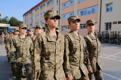 У Львівському ліцеї імені Героїв Крут відтепер навчатимуться дівчата У Львівському ліцеї імені Героїв Крут відтепер навчатимуться дівчата