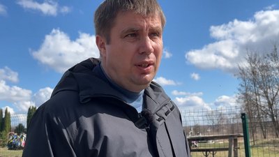 "Будинки за 30 метрів від могил": у селі на Чернігівщині люди вимагають від місцевої влади зупинити хаотичне поховання "Будинки за 30 метрів від могил": у селі на Чернігівщині люди вимагають від місцевої влади зупинити хаотичне поховання