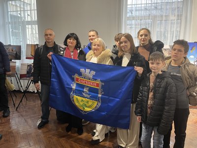 Мистецтво та спілкування. Як жителі Херсонської громади відсвяткували третю річницю деокупації правобережжя Мистецтво та спілкування. Як жителі Херсонської громади відсвяткували третю річницю деокупації правобережжя