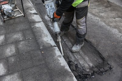 У Львові триває ремонт дорожнього покриття на вулицях у всіх районах міста У Львові триває ремонт дорожнього покриття на вулицях у всіх районах міста