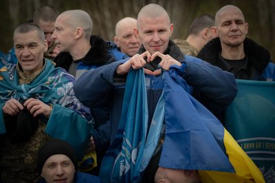 Із російського полону повернулися п’ятеро військових із Полтавщини Із російського полону повернулися п’ятеро військових із Полтавщини