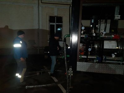 Понад 200 будинків без теплопостачання: у Києві прорвало тепломережу Понад 200 будинків без теплопостачання: у Києві прорвало тепломережу