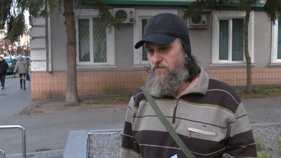 Тримає 14 собак в будинку у середмісті та вигулює їх без намордників: чернігівці поскаржились на сусіда поліції Тримає 14 собак в будинку у середмісті та вигулює їх без намордників: чернігівці поскаржились на сусіда поліції