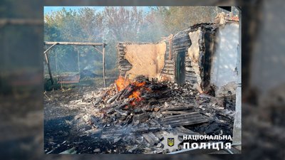 Знищено трактор та пошкоджені господарські будівлі: росіяни з дронів атакували прикордоння Чернігівщини Знищено трактор та пошкоджені господарські будівлі: росіяни з дронів атакували прикордоння Чернігівщини