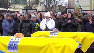 З добровольцями Василем Оніщуком, Тетяною Лукашук та Олегом Півнем попрощались у Рівному З добровольцями Василем Оніщуком, Тетяною Лукашук та Олегом Півнем попрощались у Рівному