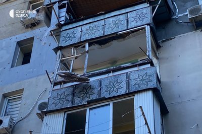 "Бабусю привалило камінням": рідні загиблої — про дронову атаку на багатоповерхівку в Одесі "Бабусю привалило камінням": рідні загиблої — про дронову атаку на багатоповерхівку в Одесі