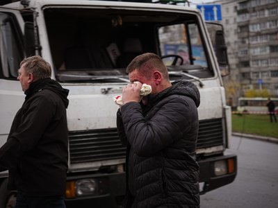 "Оці подушки мене врятували". Що розповіли жителі Сум, які опинилися в центрі удару РФ "Оці подушки мене врятували". Що розповіли жителі Сум, які опинилися в центрі удару РФ