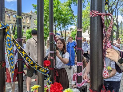 Черкащина долучилася до всеукраїнської акції "Вишита стрічка памʼяті" Черкащина долучилася до всеукраїнської акції "Вишита стрічка памʼяті"