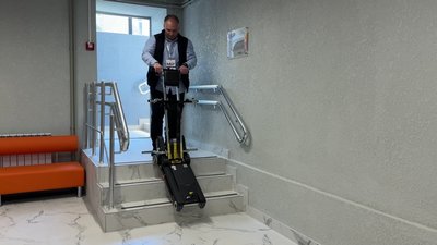 Сходовий підіймач для людей з інвалідністю Сходовий підіймач для людей з інвалідністю