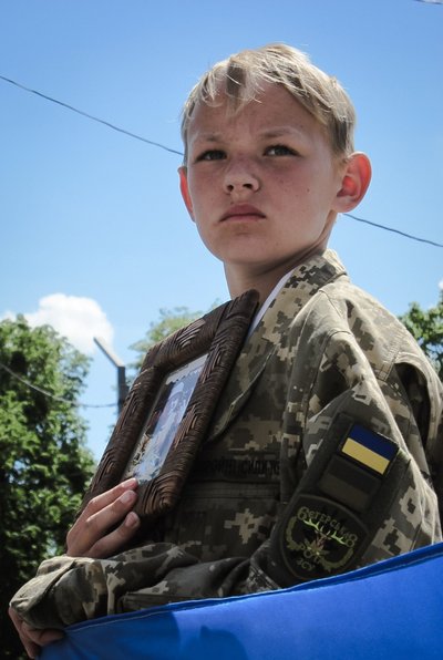 Фотоконкурс, присвячений пам'яті загиблого фотографа Максима Бурди, провели в Острозі на Рівненщині Фотоконкурс, присвячений пам'яті загиблого фотографа Максима Бурди, провели в Острозі на Рівненщині