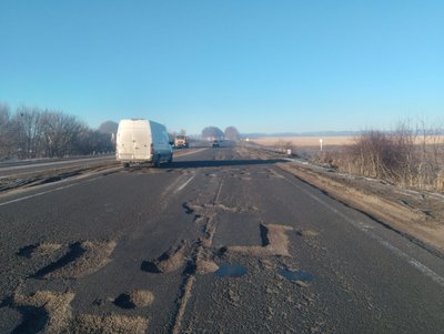 На трасі М-21 на Вінниччині ремонтують дорожнє покриття На трасі М-21 на Вінниччині ремонтують дорожнє покриття