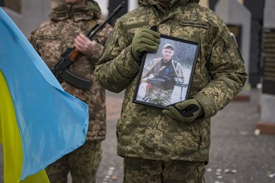 На Дніпропетровщині прощаються з загиблим внаслідок удару по полігону військовим На Дніпропетровщині прощаються з загиблим внаслідок удару по полігону військовим