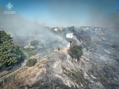 У Чорноморвці в Одесі пожежа У Чорноморвці в Одесі пожежа