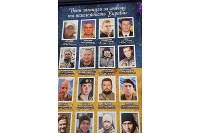 В місті на Житомирщині на Алеї пам’яті померлому воїну не ставлять банер: чому і що про це відомо В місті на Житомирщині на Алеї пам’яті померлому воїну не ставлять банер: чому і що про це відомо
