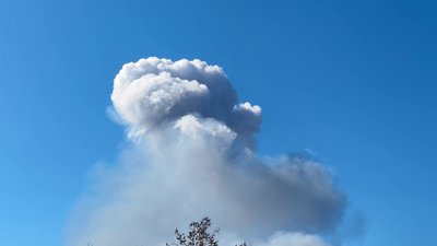 "Кожне влучання загрожує вкидом хімічних елементів". Як обстріли та пожежі впливають на стан повітря у Херсоні "Кожне влучання загрожує вкидом хімічних елементів". Як обстріли та пожежі впливають на стан повітря у Херсоні