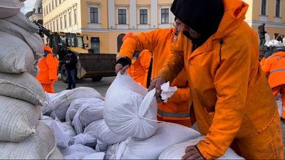 В Одесі помили пам'ятник Дюку де Ришельє В Одесі помили пам'ятник Дюку де Ришельє