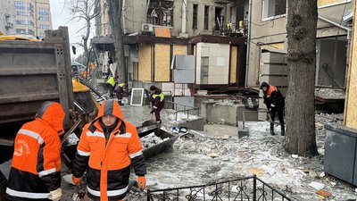 Розбір завалів внаслідок вибуху в Київському районі Харкова, 3 січня 2026 року Розбір завалів внаслідок вибуху в Київському районі Харкова, 3 січня 2026 року