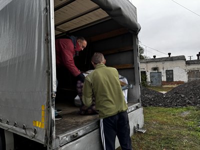 "Не опускаємо руки": близько двох тонн допомоги відвезли на фронт волонтери із Полтавщини "Не опускаємо руки": близько двох тонн допомоги відвезли на фронт волонтери із Полтавщини