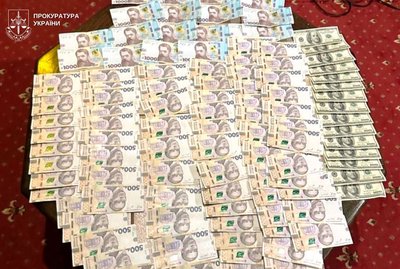 Гроші, які вилучили під час затримання Гроші, які вилучили під час затримання