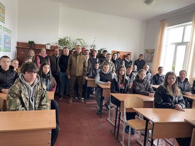 Після повернення з полону військовий Юрій Сидунець відвідав рідний ліцей на Рівненщині Після повернення з полону військовий Юрій Сидунець відвідав рідний ліцей на Рівненщині