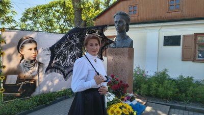 Театралізовані екскурсії, премії та квартирник: як проходять «Лесині джерела» у Звягелі Театралізовані екскурсії, премії та квартирник: як проходять «Лесині джерела» у Звягелі