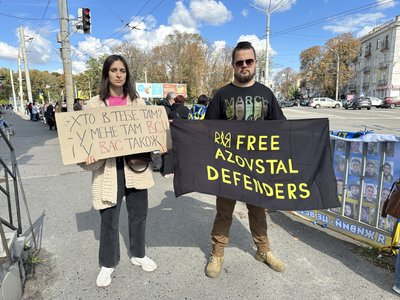 У центрі Полтави провели акцію на підтримку військовополонених та зниклих безвісти У центрі Полтави провели акцію на підтримку військовополонених та зниклих безвісти