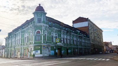 З 135-річної пам’ятки на Полтавському Шляху осипається фасад, Харків, листопад 2023 року З 135-річної пам’ятки на Полтавському Шляху осипається фасад, Харків, листопад 2023 року
