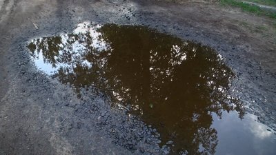 Калюжа із відходами від місцевого підприємства Калюжа із відходами від місцевого підприємства