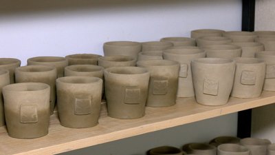 У Житомирі продають керамічні чашки ветерана з Вінниці У Житомирі продають керамічні чашки ветерана з Вінниці