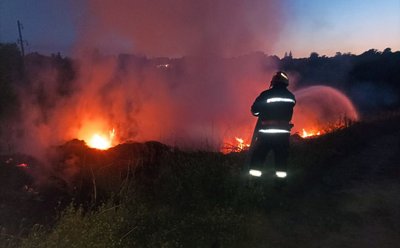 Пожежонебезпечний період: за добу на Черкащині тричі горіла суха рослинність Пожежонебезпечний період: за добу на Черкащині тричі горіла суха рослинність