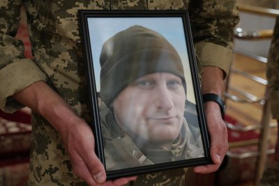 У Луцьку попрощалися з загиблим на Сумщині бійцем Олегом Кравцем У Луцьку попрощалися з загиблим на Сумщині бійцем Олегом Кравцем