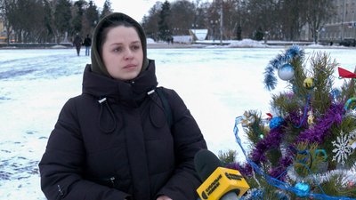 Ялинку на Красній площі чернігівці встановили власноруч Ялинку на Красній площі чернігівці встановили власноруч