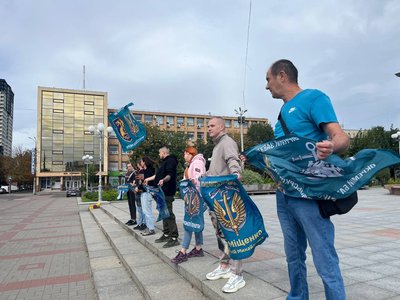 «Маємо за них боротися»: у Черкасах провели акцію на підтримку полонених та зниклих безвісти «Маємо за них боротися»: у Черкасах провели акцію на підтримку полонених та зниклих безвісти
