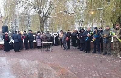 У Хмельницькому вшанували пам’ять жертв голодоморів У Хмельницькому вшанували пам’ять жертв голодоморів