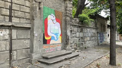 Мурал "Мрія" на стіні пам'ятки архітектури Мурал "Мрія" на стіні пам'ятки архітектури