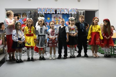 День знань у змішаному форматі: як школярі Херсонщини зустріли 1 вересня День знань у змішаному форматі: як школярі Херсонщини зустріли 1 вересня