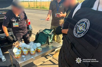 На Одещині 19-річну дівчину затримали з майже трьома кілограмами психотропів На Одещині 19-річну дівчину затримали з майже трьома кілограмами психотропів